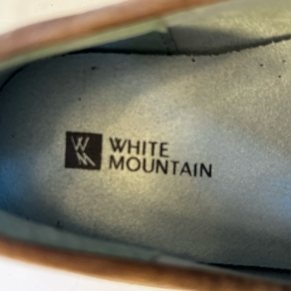 White Mountain Skipper Tan Suede Penny Loafers Size 9 - Picture 3 of 7